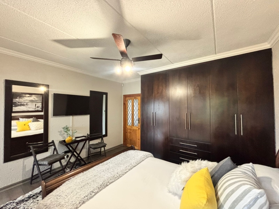 5 Bedroom Property for Sale in Grimbeeck Park North West